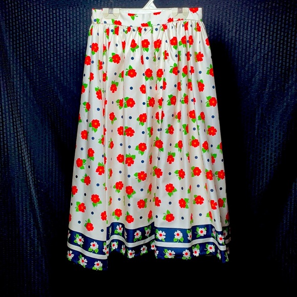 Vintage Hand Taylor Made Floral Designed Knee high Skirt with Slip Liner! - Picture 1 of 11